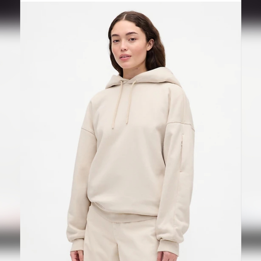 Gap X Beis Adult Heavyweight Travel Hoodie Size S. NWT Sold Out